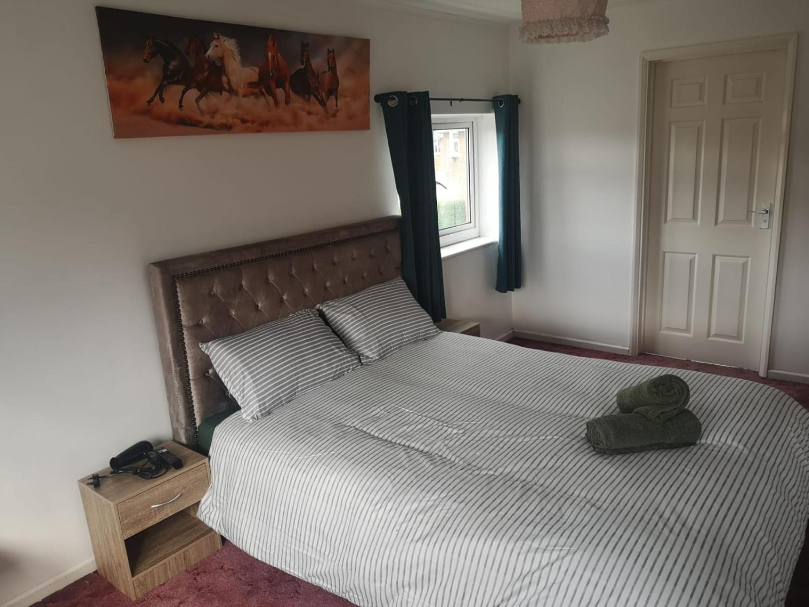 Mossbank House Luton Airport Otel Dış mekan fotoğraf